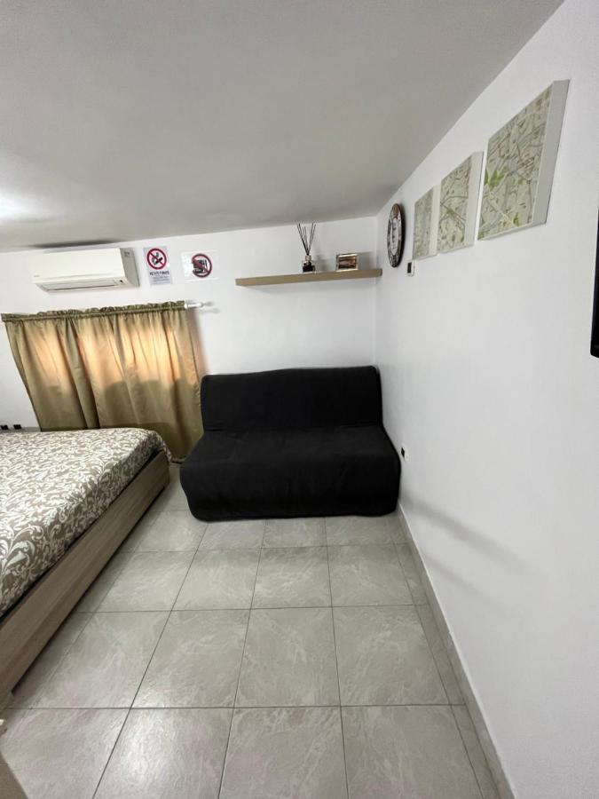 Regy Bed & Breakfast Наполи Екстериор снимка