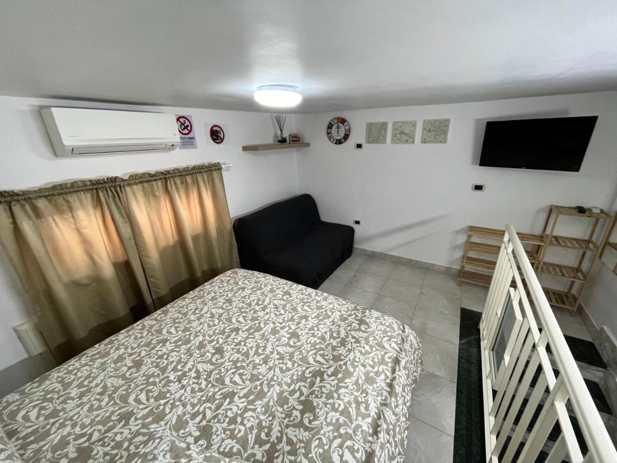 Regy Bed & Breakfast Наполи Екстериор снимка