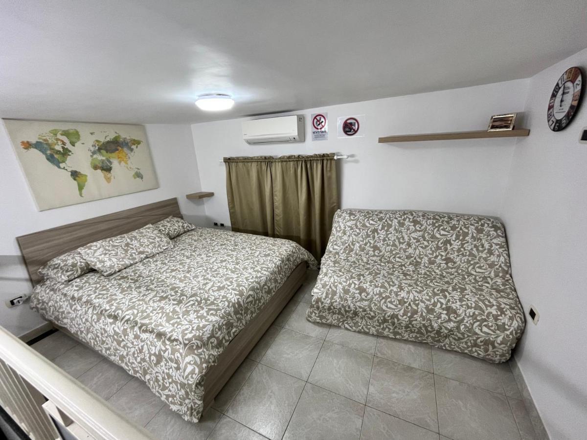 Regy Bed & Breakfast Наполи Екстериор снимка