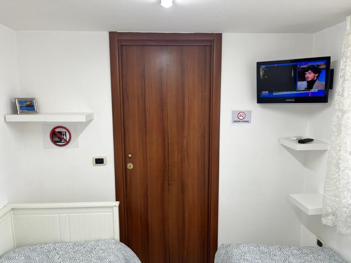 Regy Bed & Breakfast Наполи Екстериор снимка