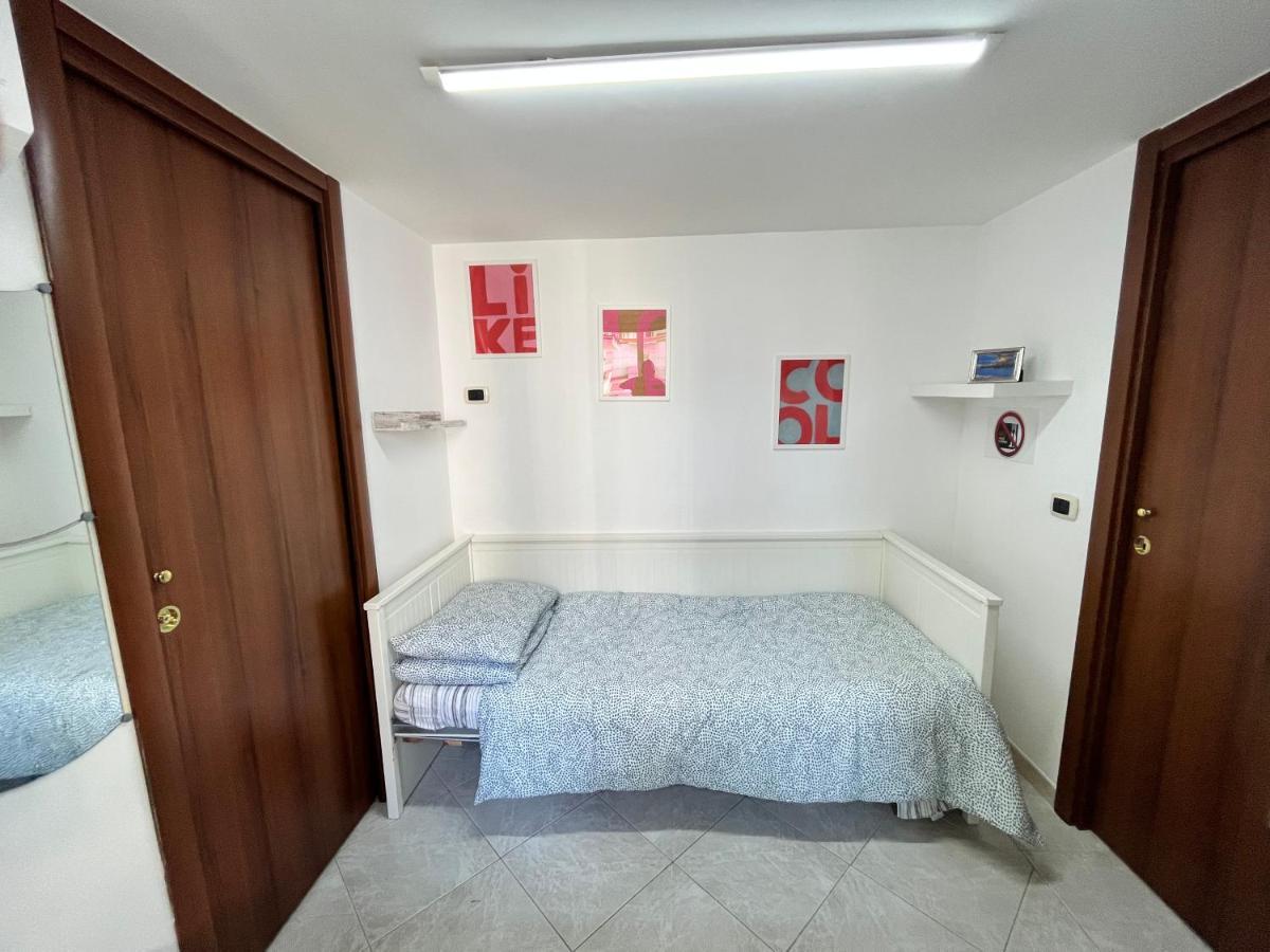Regy Bed & Breakfast Наполи Екстериор снимка
