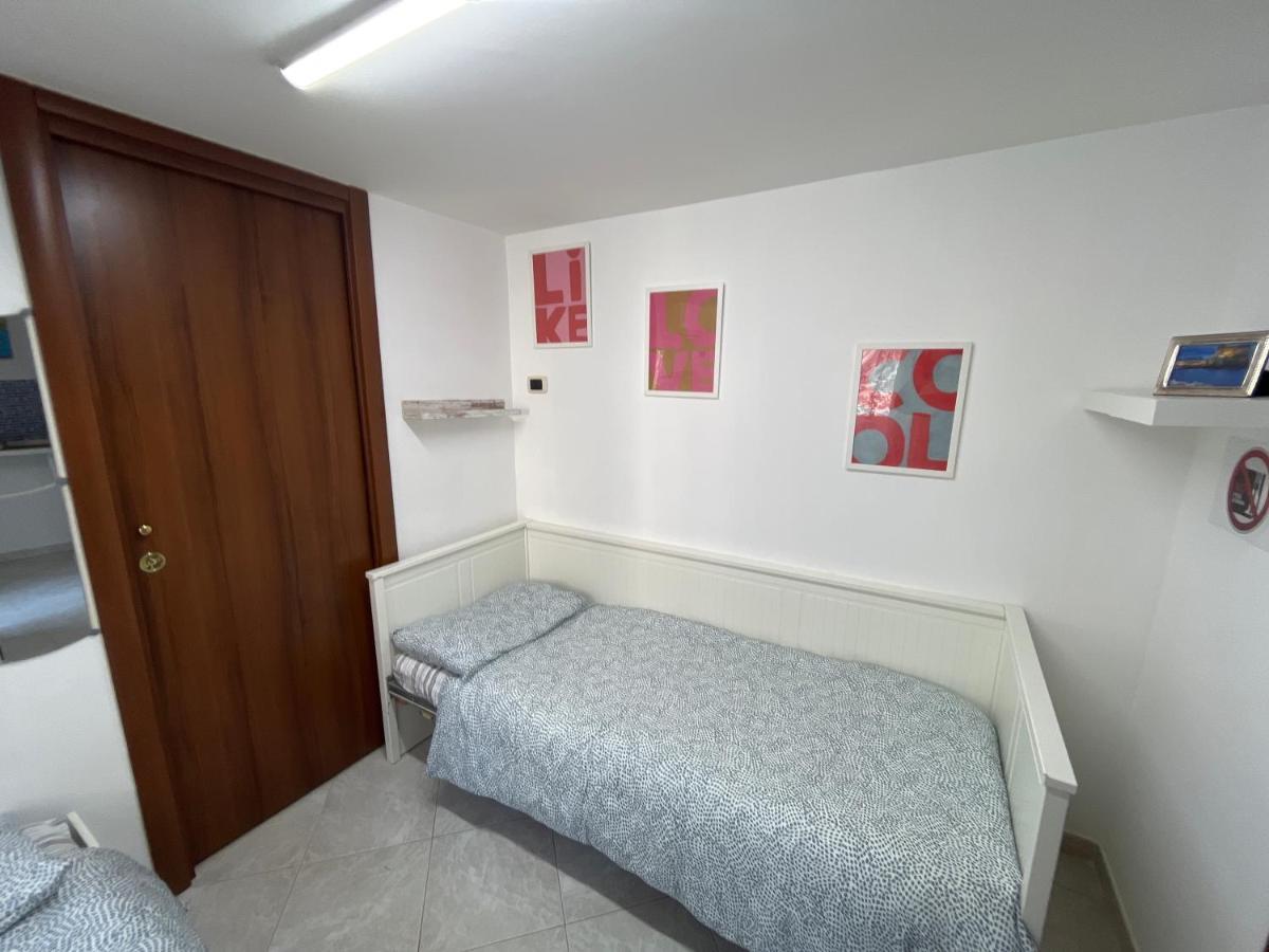 Regy Bed & Breakfast Наполи Екстериор снимка
