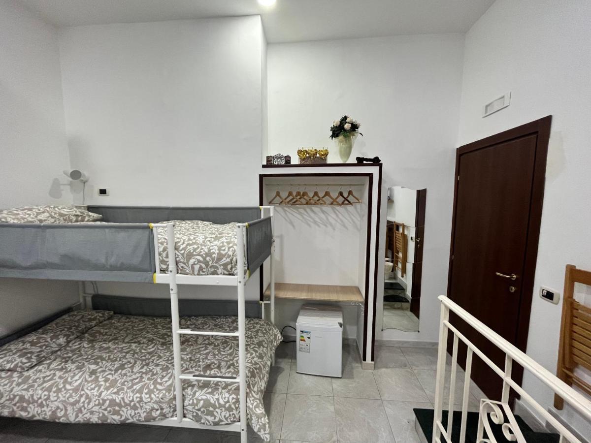 Regy Bed & Breakfast Наполи Екстериор снимка