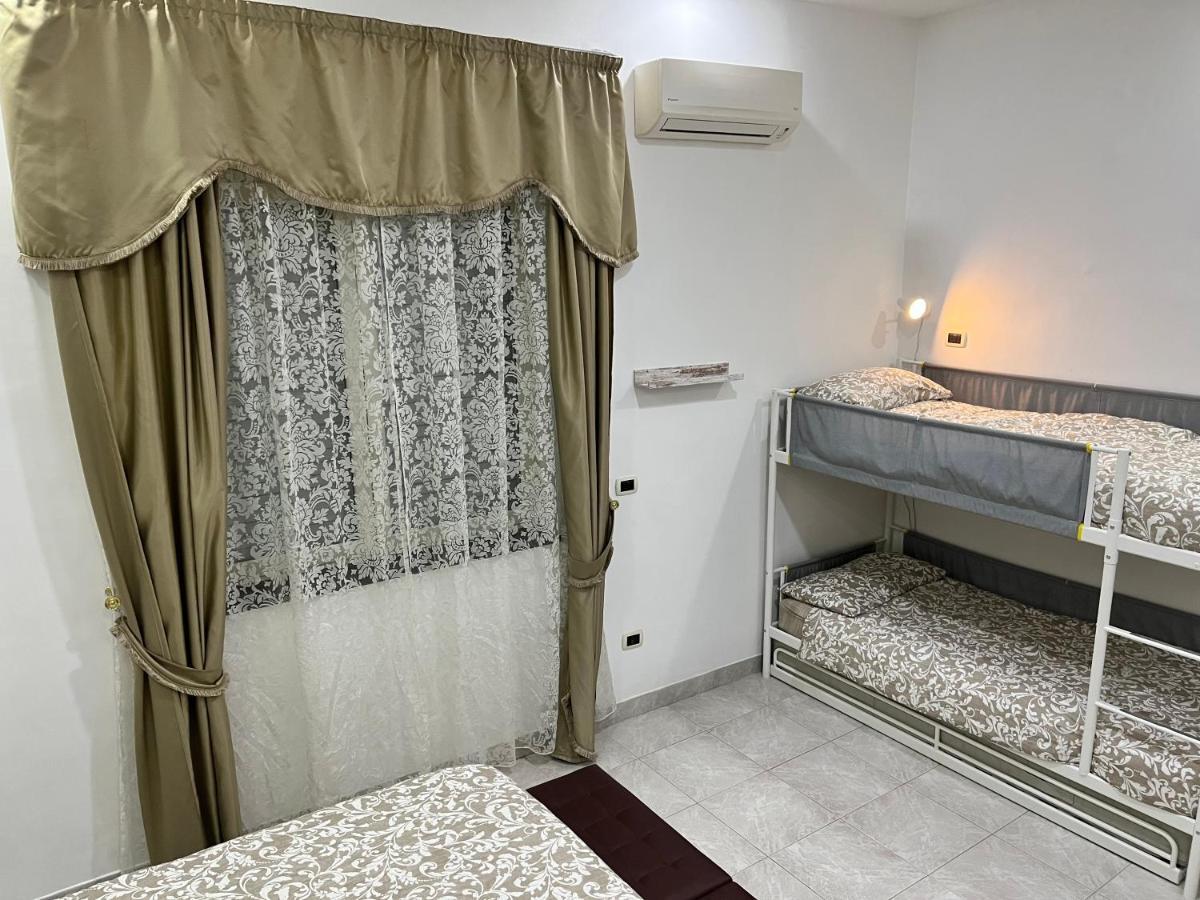Regy Bed & Breakfast Наполи Екстериор снимка