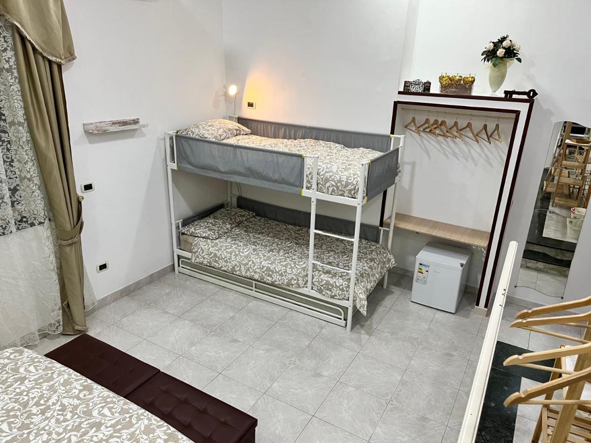 Regy Bed & Breakfast Наполи Екстериор снимка