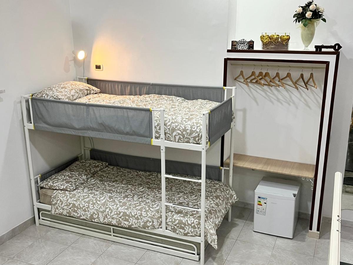 Regy Bed & Breakfast Наполи Екстериор снимка